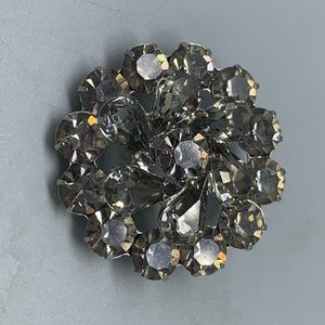 Vintage Weiss Brooch Rhinestone Pin Weiss White Clear Crystal Round Silver